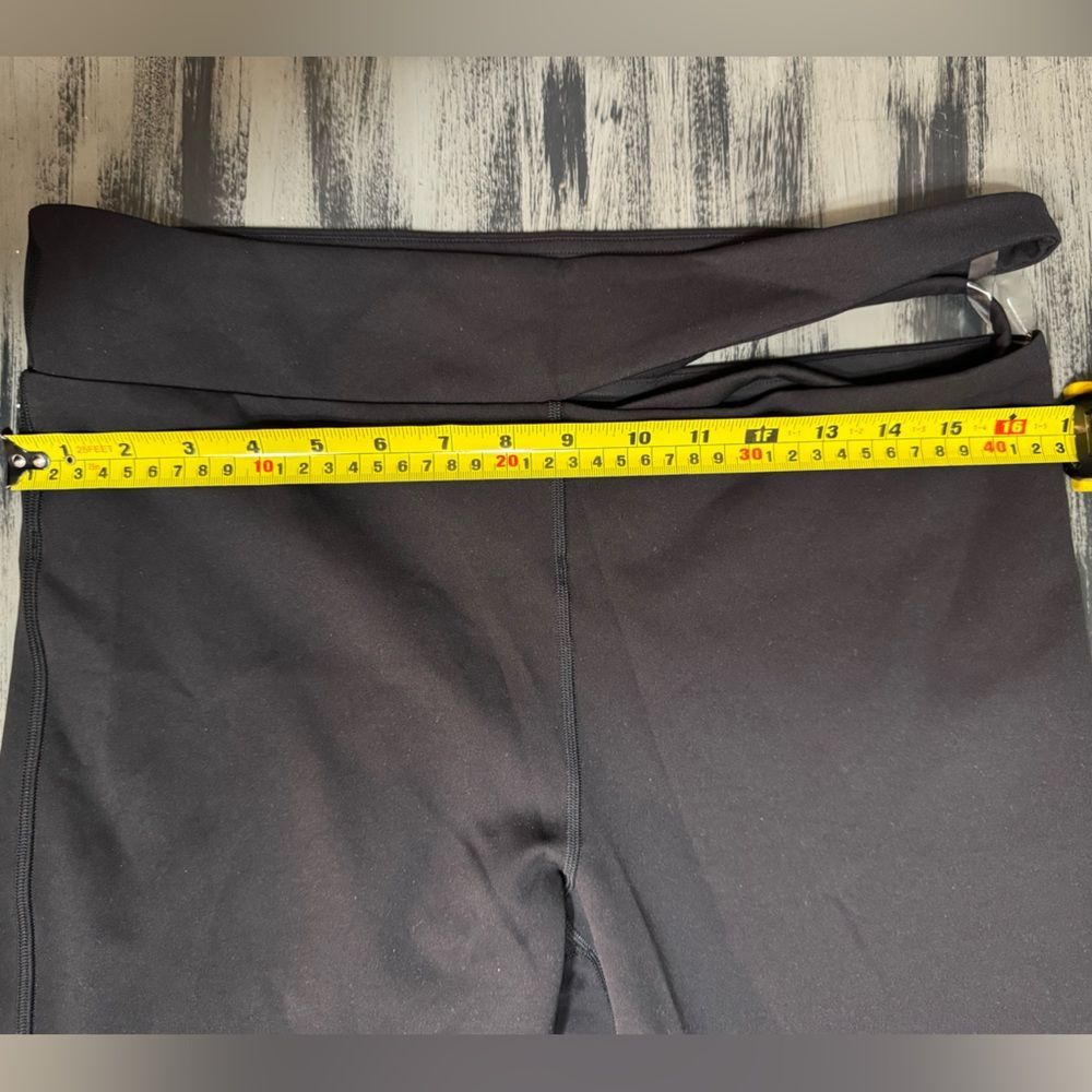 Lululemon Cut-Out Waist High-Rise Train Tight 25" in Black - Picture 8 of 13